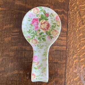 Royal Albert Country Rose chintz spoon rest . Microwave and dishwasher safe.